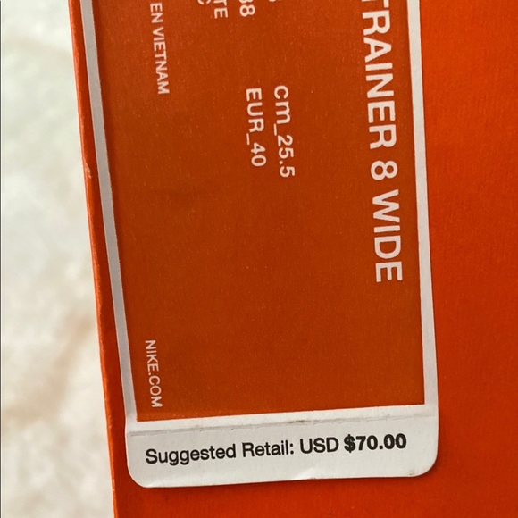 Nike Black and White Athletic Shoes - Picture 11 of 11